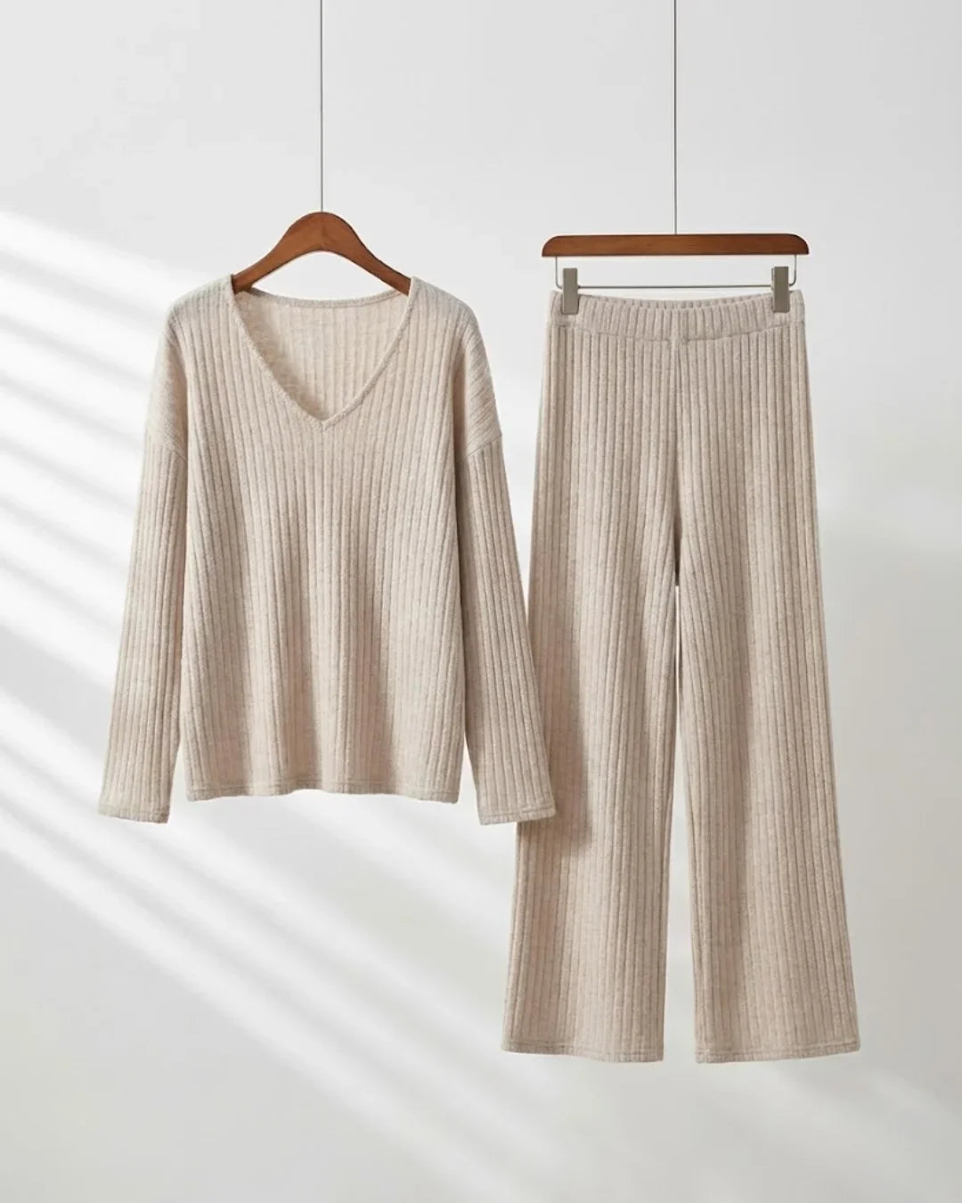 Lorenzaβ’ | Ribbed V-neck two-piece lounge set