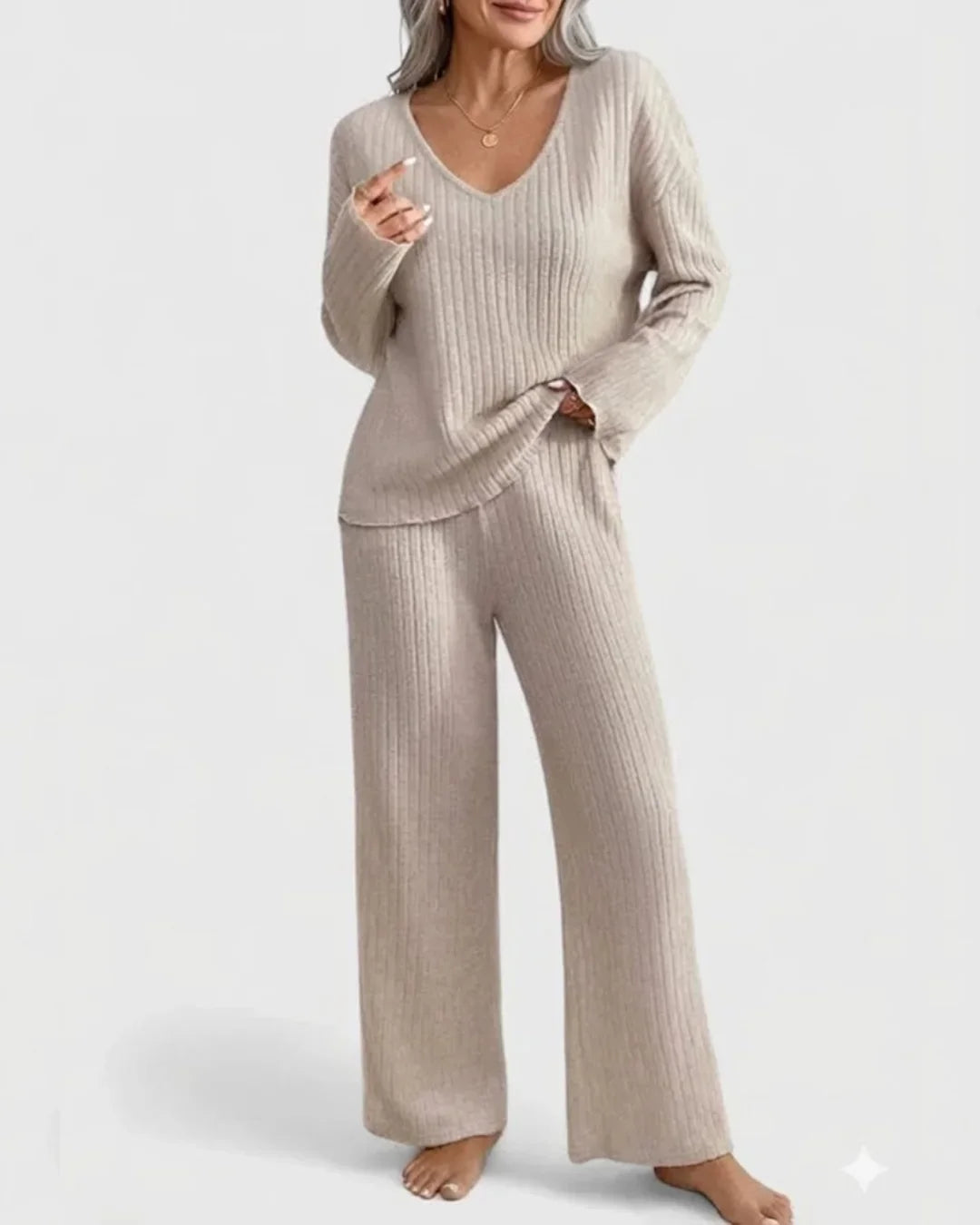 Lorenzaβ’ | Ribbed V-neck two-piece lounge set