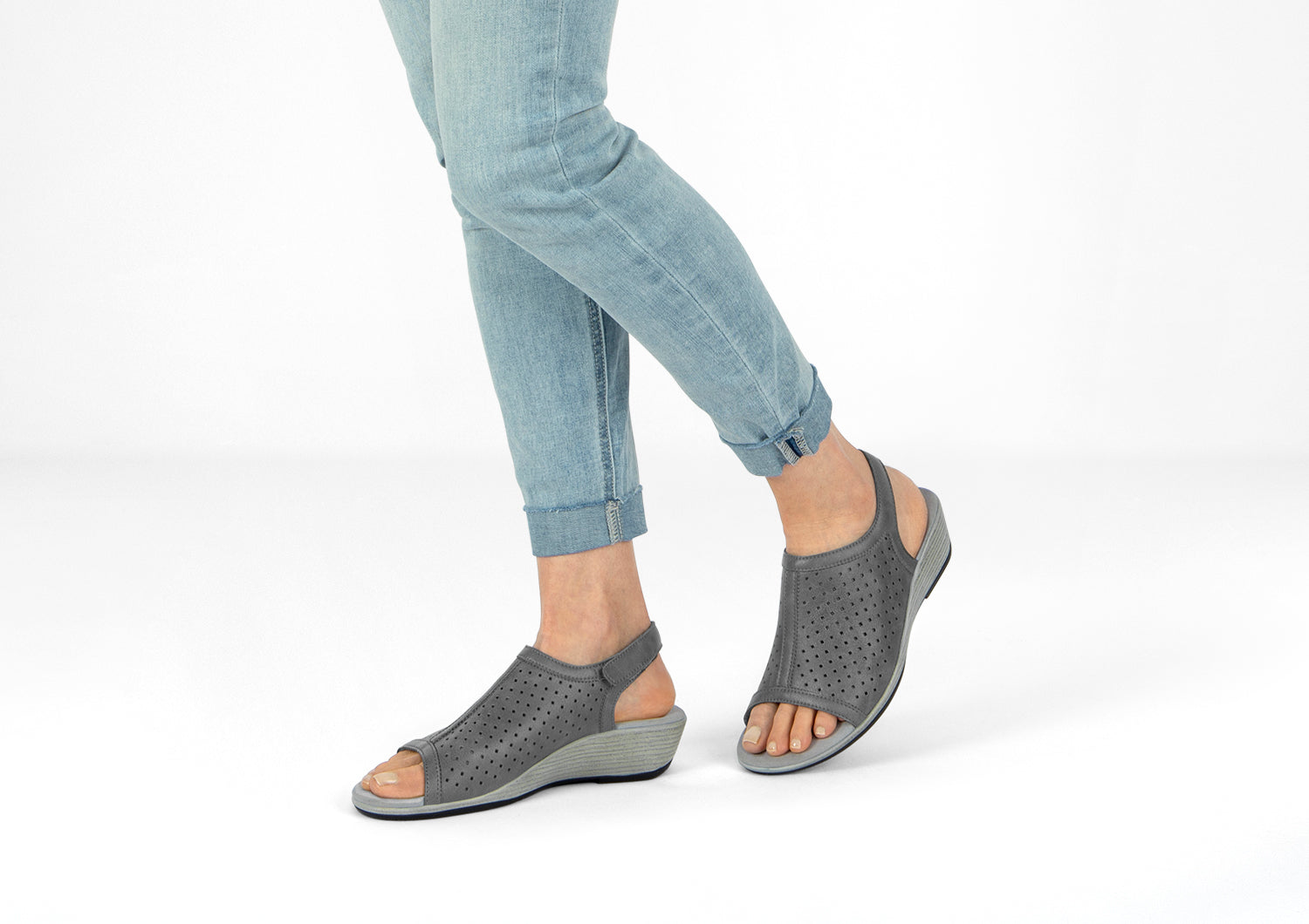 Hazel – Quiet Sophistication in Soft Grey