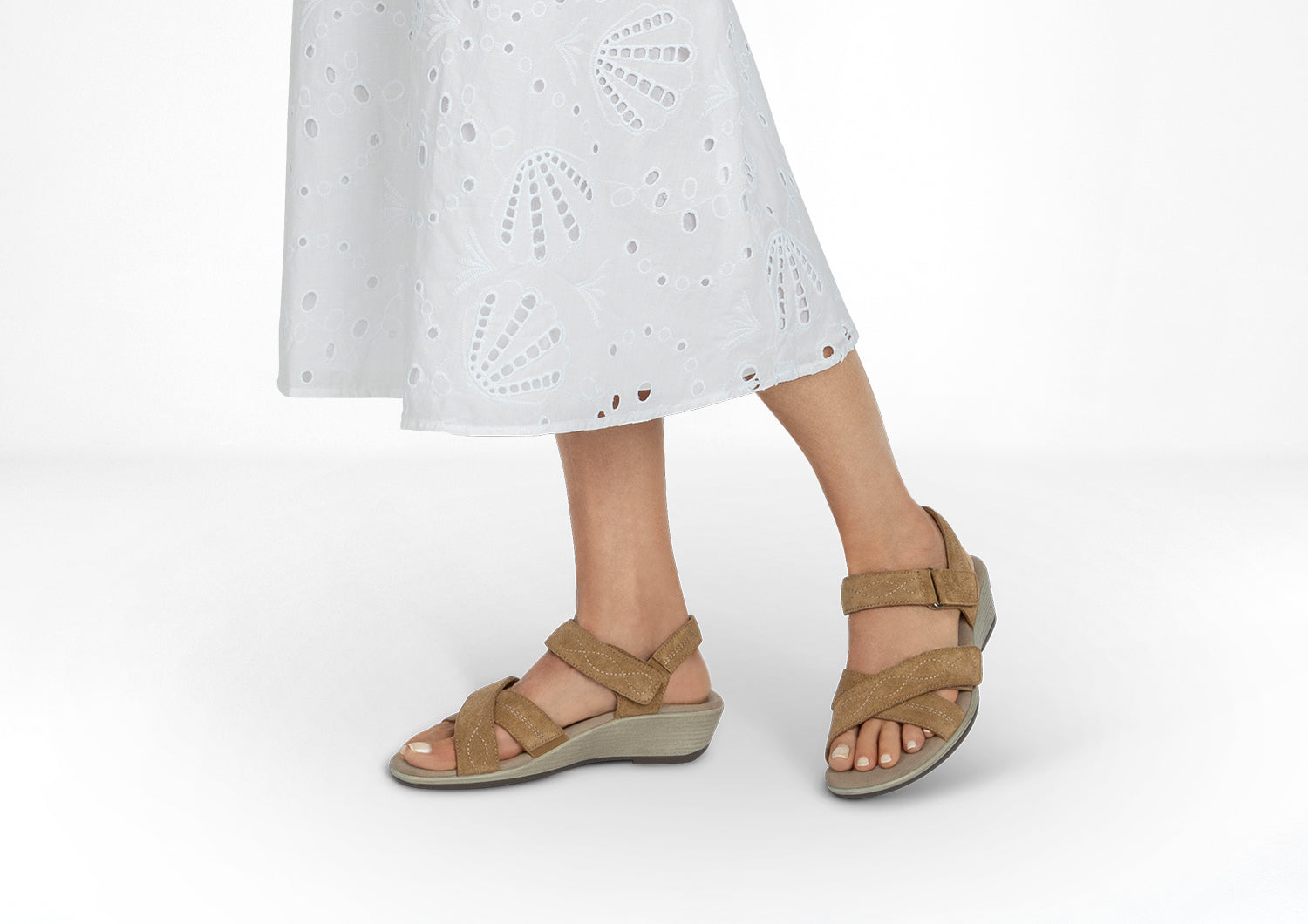 Holly – Natural Warmth in Soft Camel Brown