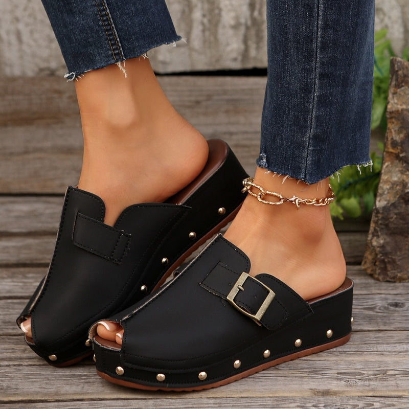 Amariβ’ | Elegant Platform Sandals