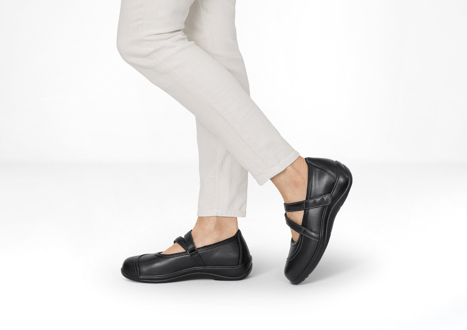 Celina – Effortless Grace in Classic Black