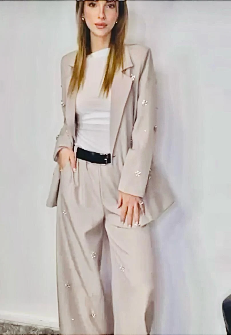 Farrah™ | Elegant Set with Stone Details